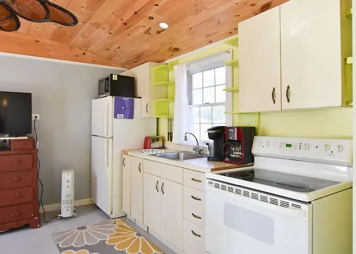 Bright Cottage Close To Bayside Beaches