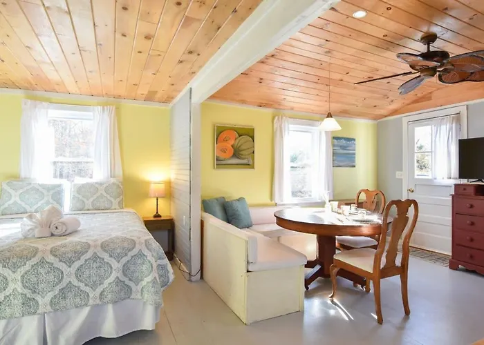 Bright Cottage Close To Bayside Beaches