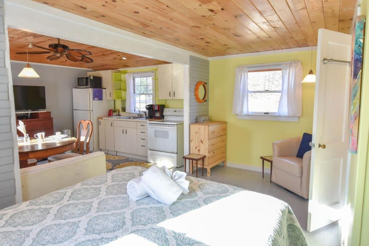 Bright Close To Bayside Beaches Eastham