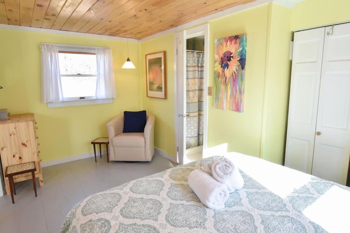 Bright Close To Bayside Beaches Holiday home *