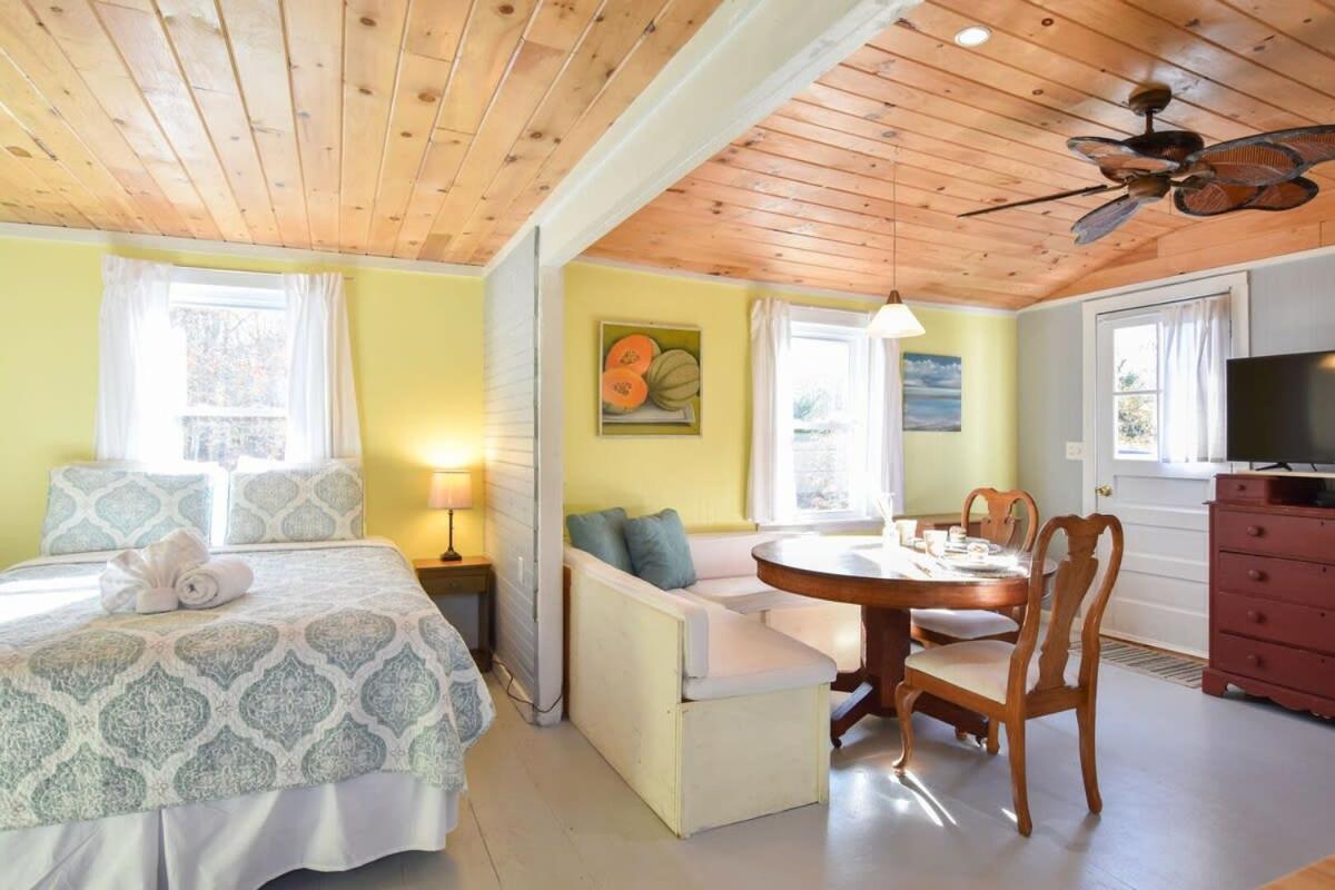Bright Close To Bayside Beaches Holiday home