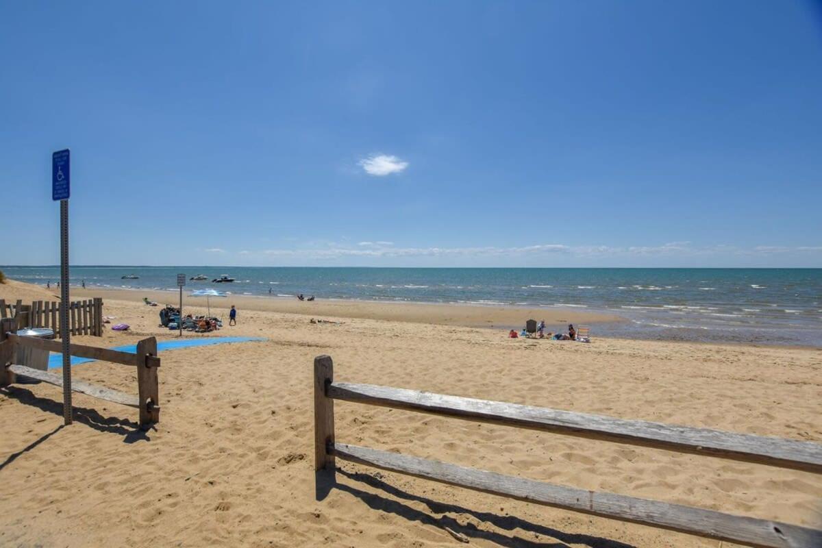 Bright Close To Bayside Beaches *