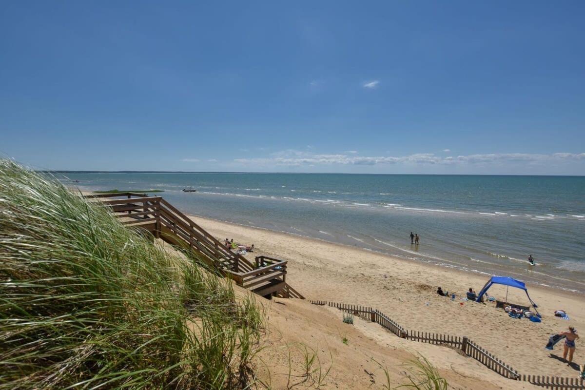 Bright Close To Bayside Beaches *