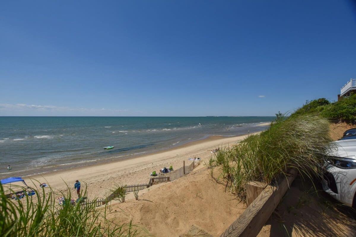 Bright Close To Bayside Beaches *