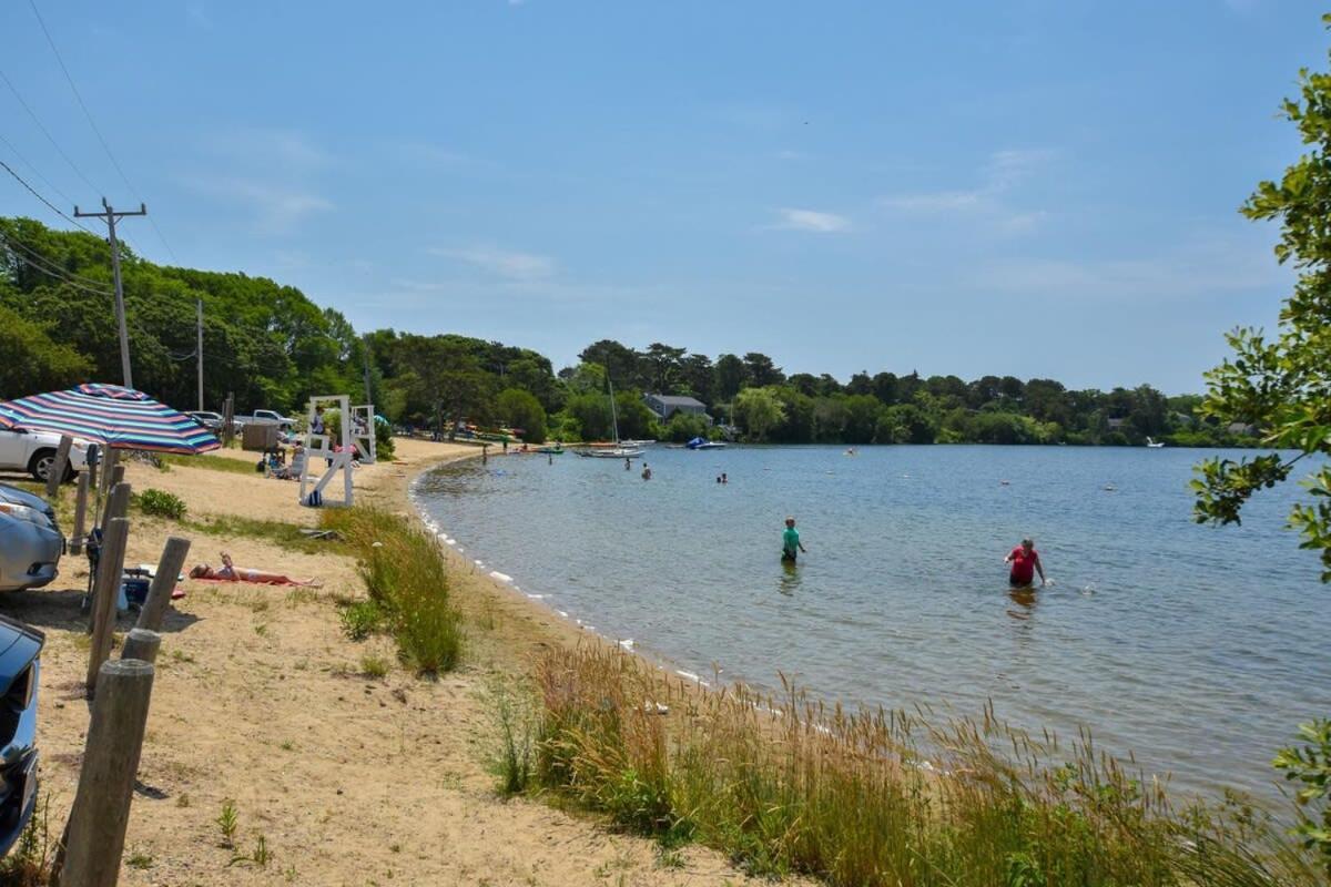Bright Close To Bayside Beaches Holiday home