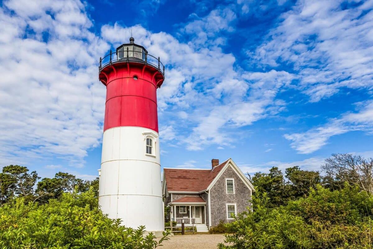 Bright Close To Bayside Beaches *