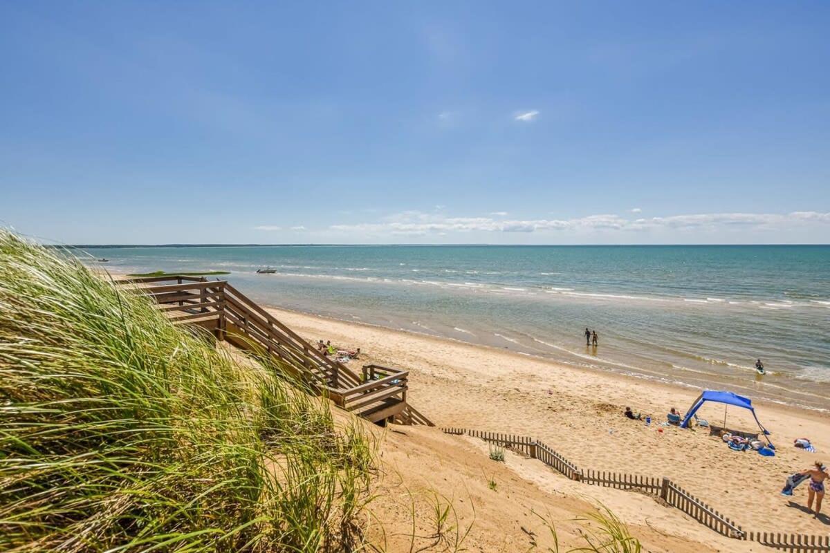 Bright Close To Bayside Beaches Eastham